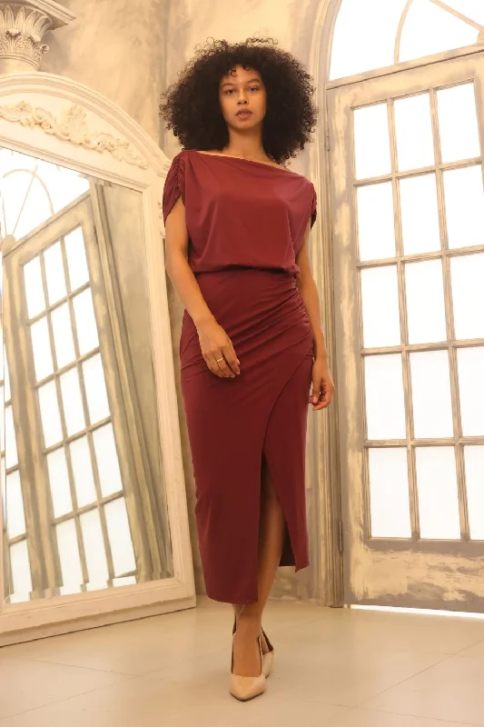 Petite Ruched Knit Midi Dress (Burgundy)